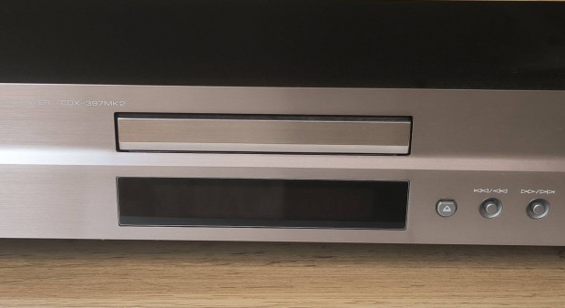 Yamaha CD player CDX-397MK2