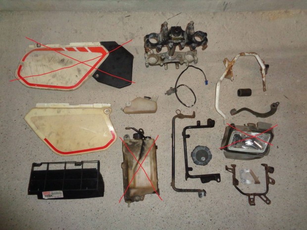 Yamaha DT 125R alkatr�sz