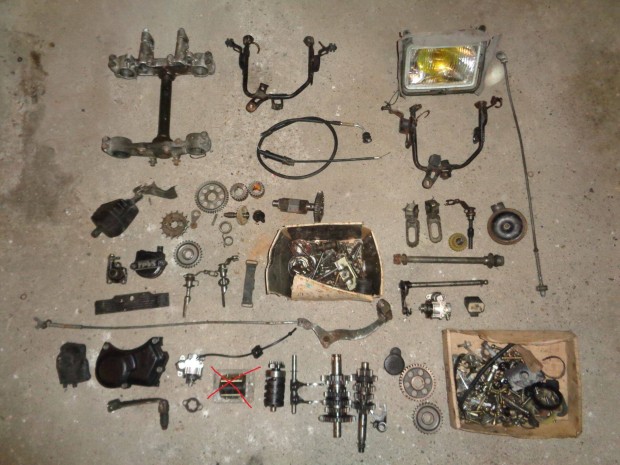 Yamaha DT 125 LC2 alkatr�sz