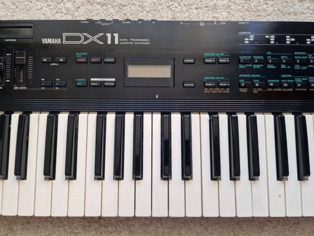 Yamaha DX11 vintage szintetiztor elad
