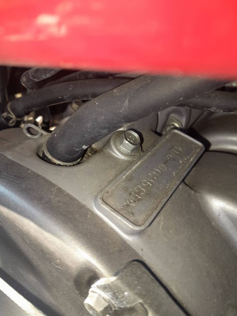 Yamaha Diversion 600 alkatr�sz, motorblokk