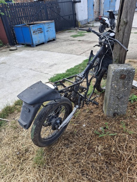 Yamaha Dt bontott alkatrészek