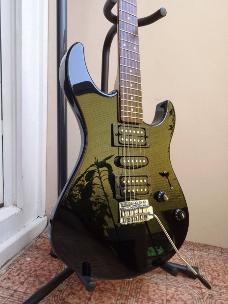 Yamaha ERG121 HSH superstrat elektromos rock gitrlakk fekete tremol