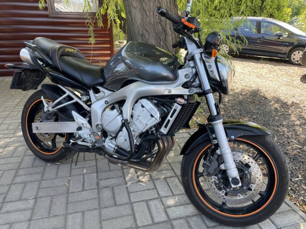 Yamaha FZ6-N 2. tulajdonostl szervizknyvvel e...