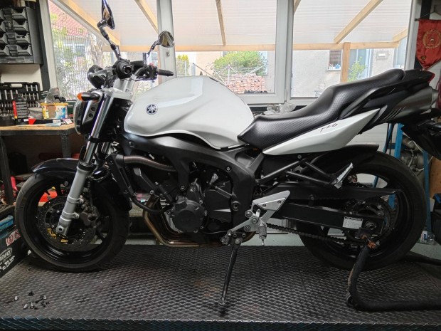 Yamaha FZ6-N ..