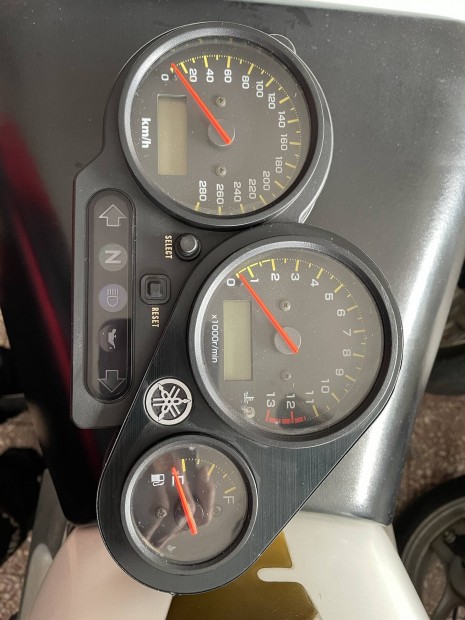 Yamaha Fazer 1000 S km ra mszerfal elad