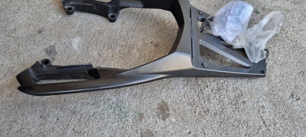Yamaha Fz8 doboztartó konzol