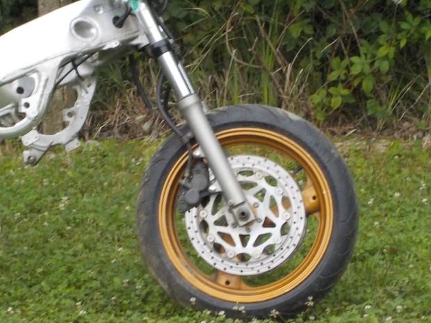 Yamaha Fzr 1000 komplett elsfutm elad