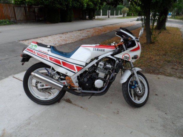 Yamaha Fzr 400R Motorkerkprhoz Bontsbl Minden Alkatrsz Kaphat!