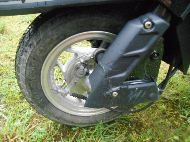 Yamaha MBK 125-ös robogóról :21000 km-t futott első-hátsó kerék