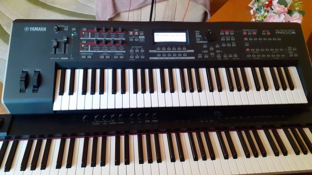 Yamaha MOX6 szintetiztor Yamaha tok Quiklok llvny Fejmikrofon