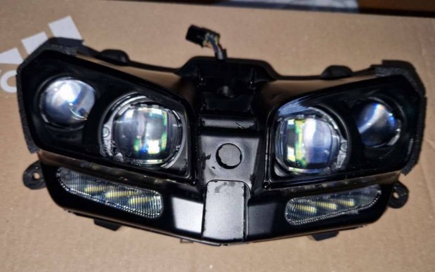 Yamaha MT09 első lámpa