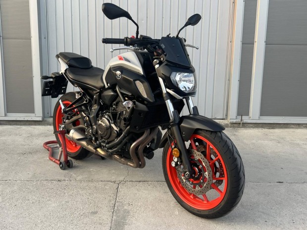 Yamaha MT-07 ..