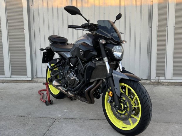 Yamaha MT-07 ..
