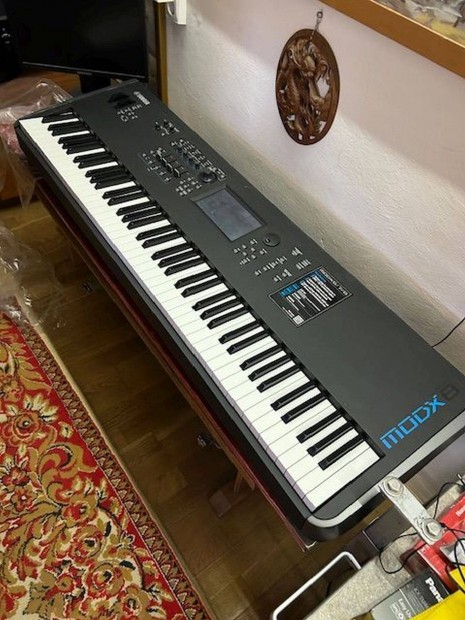 Yamaha Modx8 szintetiztor