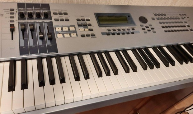 Yamaha Motif Es8