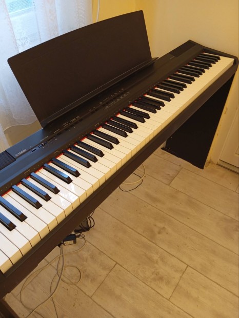 Yamaha P145 zongora 