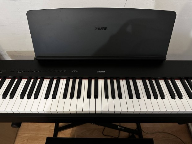 Yamaha P225 zongora