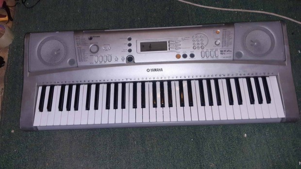 Yamaha PSR 303 szintetiztor rintsrzkeny 61 billenty