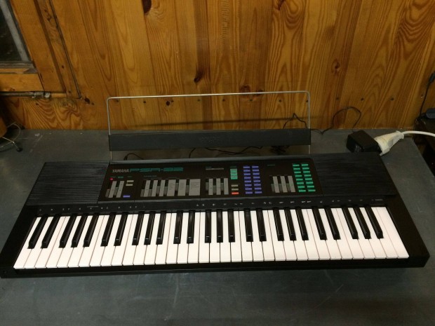 Yamaha PSR 32 Elektromos Szintetiztor 61 billentys