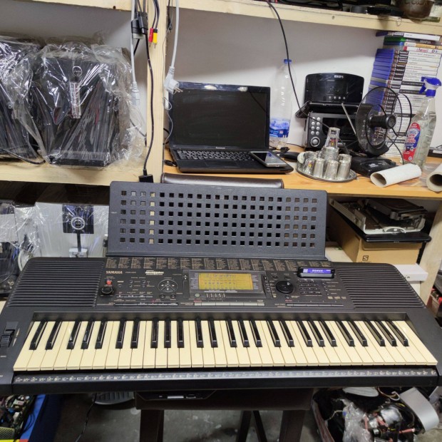 Yamaha PSR-620 szintetiztor llvnnyal, hordtskval