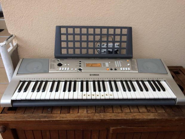 Yamaha PSR E313 Elektromos Szintetiztor 61 billenty 108 hang