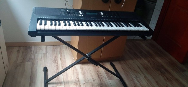 Yamaha PSR E373 szintetiztor