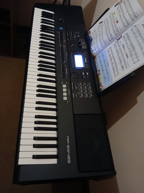 Yamaha PSR EW-425