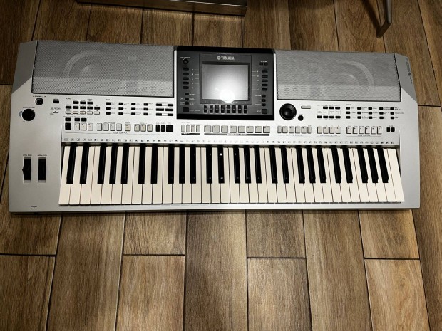 Yamaha PSR S900