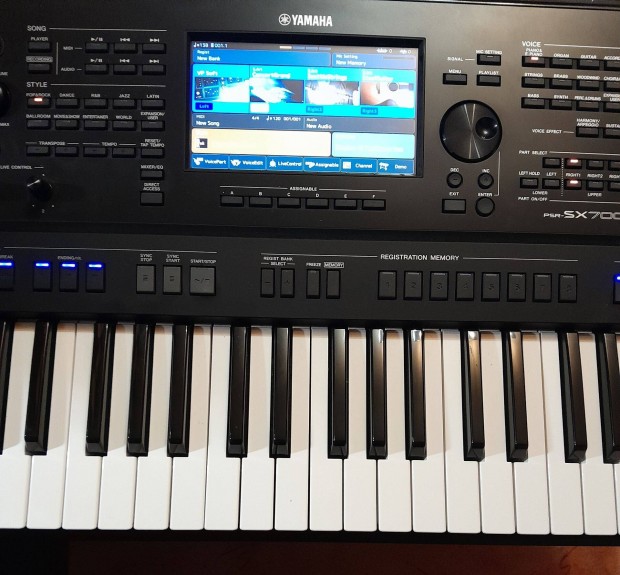 Yamaha PSR SX700