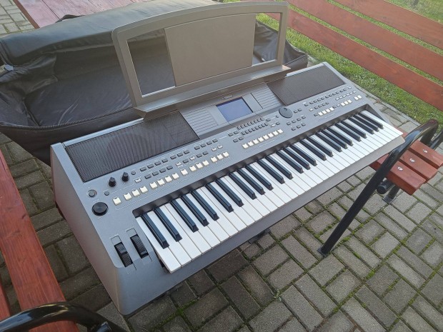 Yamaha PSR S 670