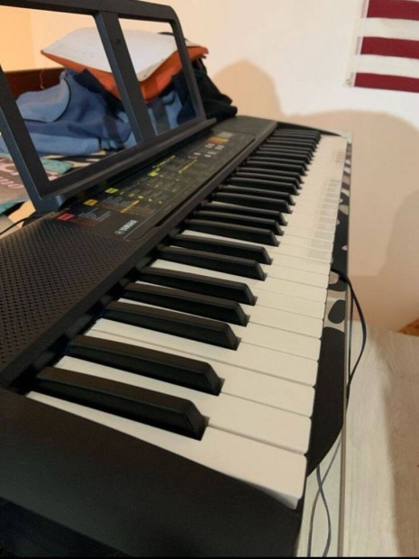 Yamaha Piano Keyboard PSR-F52