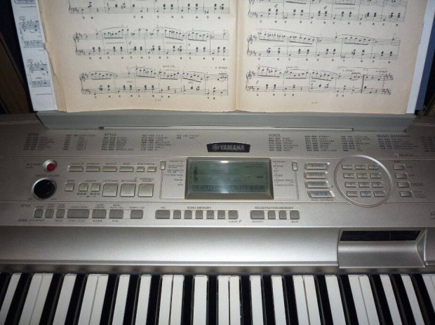 Yamaha Portable Grand Dgx-500 szintetiztor