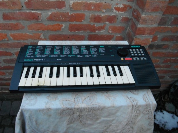 Yamaha Portasound PSS-11 digitlis zongora