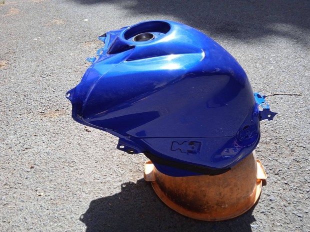 Yamaha R1 RN12 tank