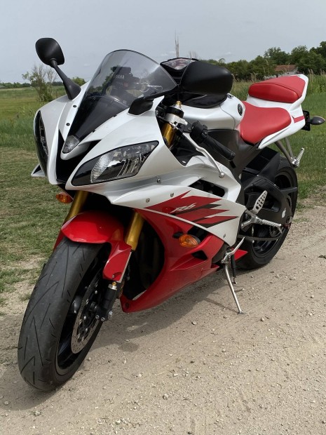Yamaha R6  -R