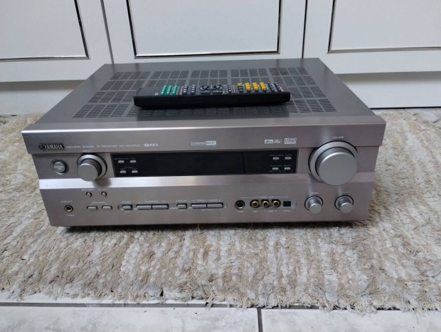Yamaha RX-V640 erősítő távirányítóval