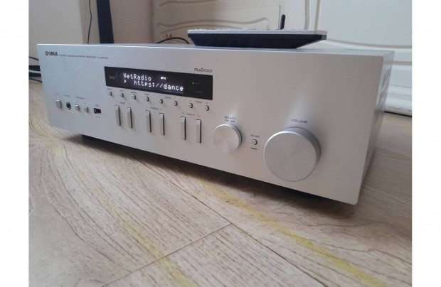 Yamaha R-N402D musiccast streamer sztereo erst