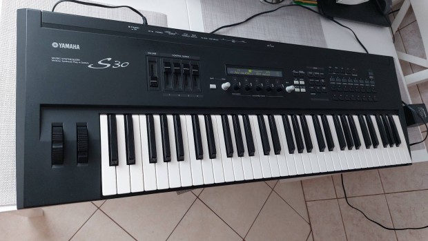 Yamaha S30 synthesizer!