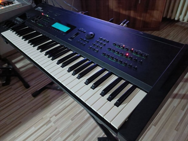 Yamaha SY77 AFM/AWM synth