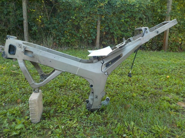 Yamaha TDM 900-as,2003-as Osztrák papiros csupasz főváz