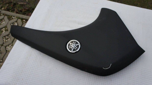 Yamaha Tricity 300 jobb takar idom