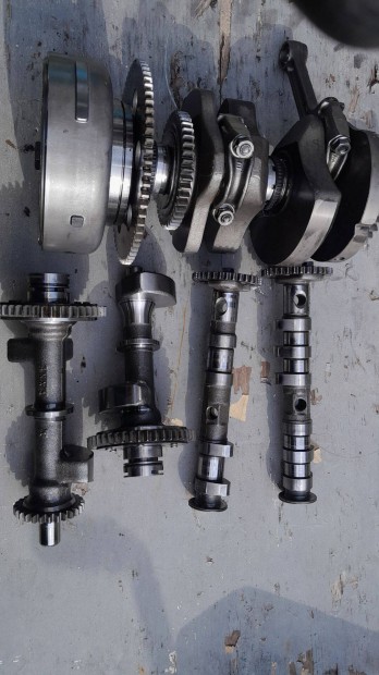 Yamaha Trx 850 alkatr�sz , f�tengely