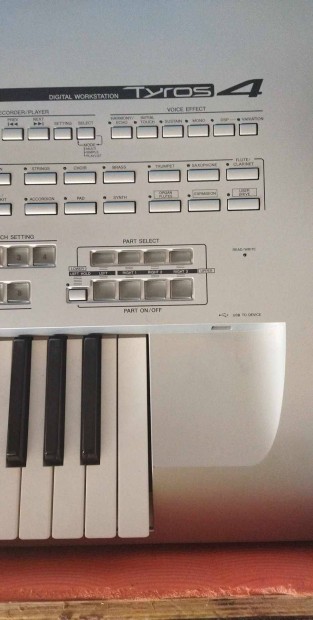 Yamaha Tyros 4