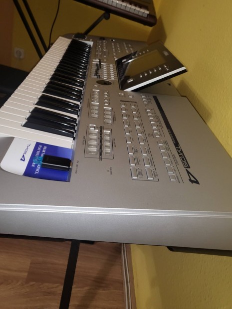 Yamaha Tyros 4