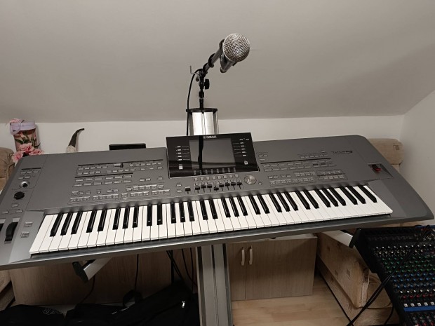 Yamaha Tyros 5 