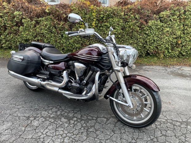 Yamaha XV1900 Mindnightstar Cirkl Cruiser