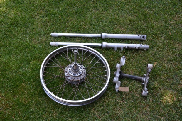 Yamaha XV 125 250 Virago első futómű kerék villahíd teleszkóp szár