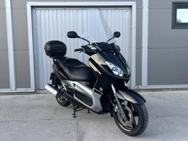 Yamaha X-Max 250