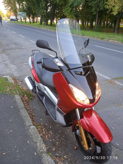 Yamaha X-Max 250